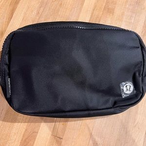Lululemon everywhere belt bag